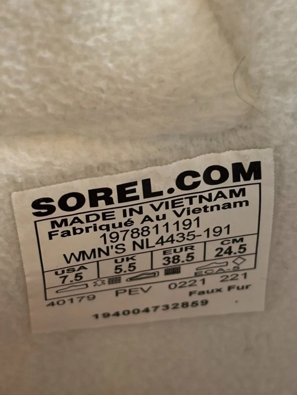 Sorel Out N About III Low Suede Waterproof Boots Cozy Winter Sneakers Womens